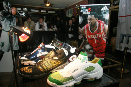 未满21岁意甲赛季至少前15场打进5球，伊尔迪兹比肩皮耶罗（未满21岁便在意甲前15轮打入5球，伊尔迪兹追平皮耶罗）