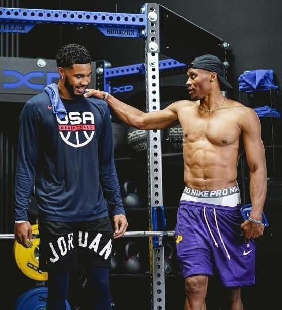 重庆铜梁龙“中超·重庆回来了”冲超庆典圆满举行（重庆铜梁龙冲超庆典圆满落幕：“中超·重庆回来了”）