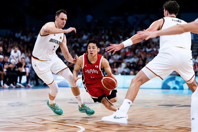 这一刻，谁是真正的领袖？（此刻，谁才是名副其实的领导者？）